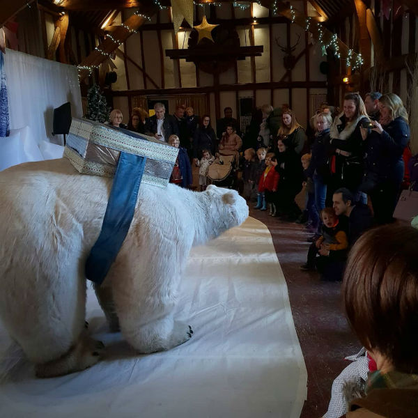 Animatronic Polar Bear Show 