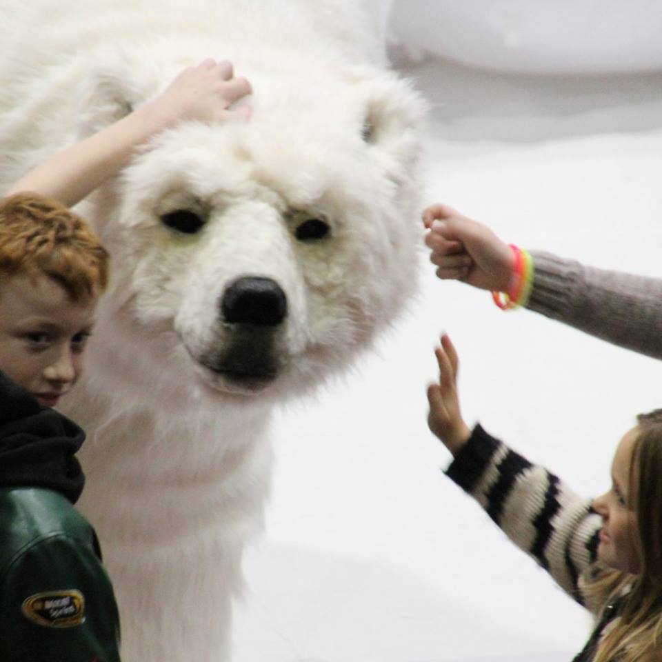 Animatronic Polar Bear Show 