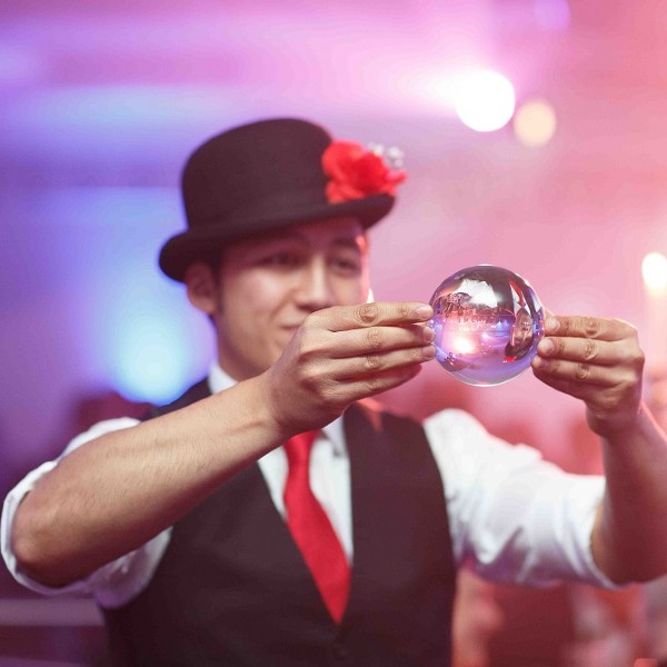 Jugglers (Contact / Crystal Ball Manipulation)