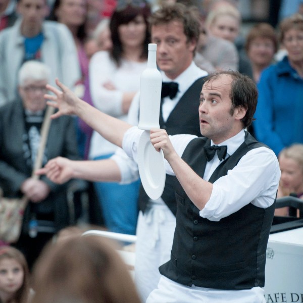 Comedy Waiters Show / Walkabout