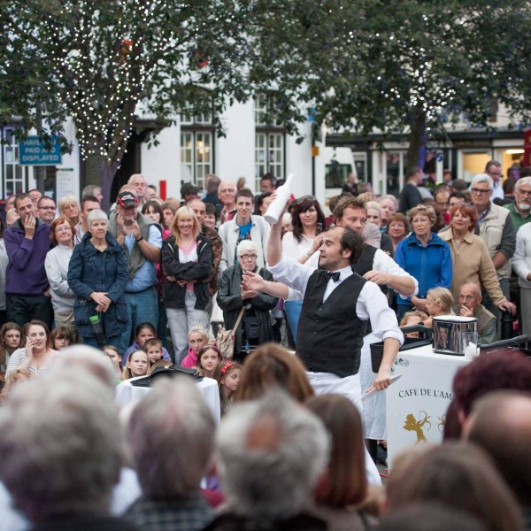 Comedy Waiters Show / Walkabout