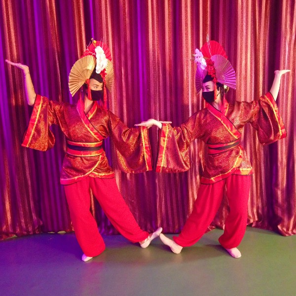 Chinese Dancers 