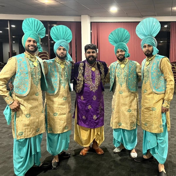 Bhangra Dancers (Dollywoods) 