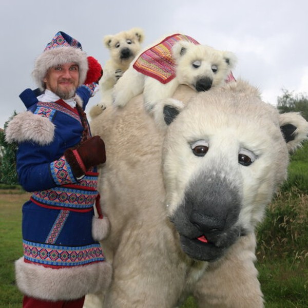 Animatronic Polar Bear & Cubs Walkabout 