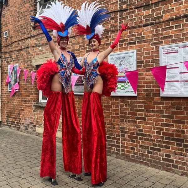 Stilt Walkers (High Risers) 