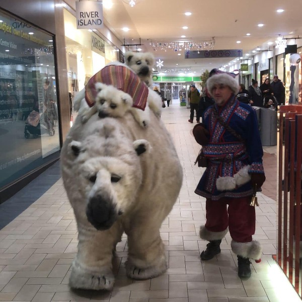 Animatronic Polar Bear & Cubs Walkabout 