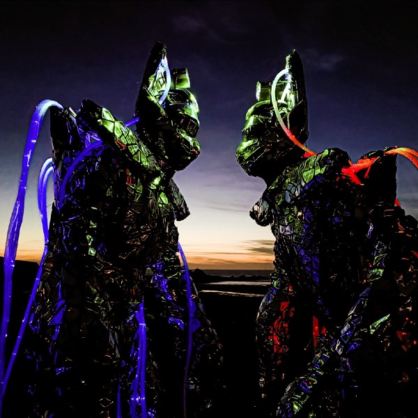 Stilt Walkers (Luminous)