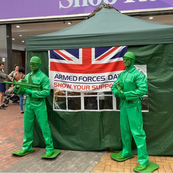 Living Statues (Toy Soldiers)