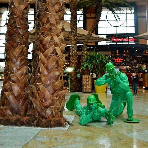 Living Statues (Toy Soldiers)