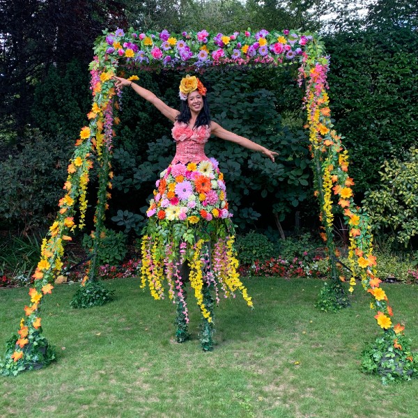 Stilt Walkers (Flower Walkers) 