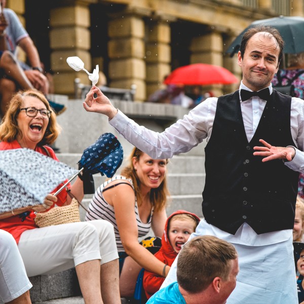 Comedy Waiters Show / Walkabout