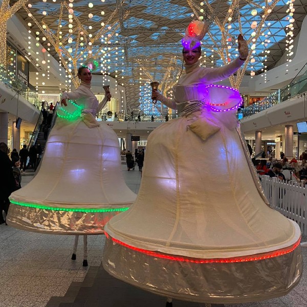 Stilt Walkers (The Bells) 