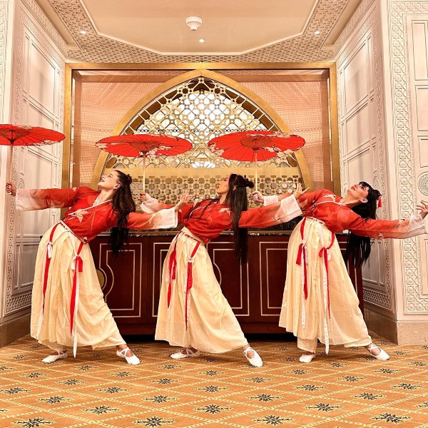 Chinese Fanveil Dancers