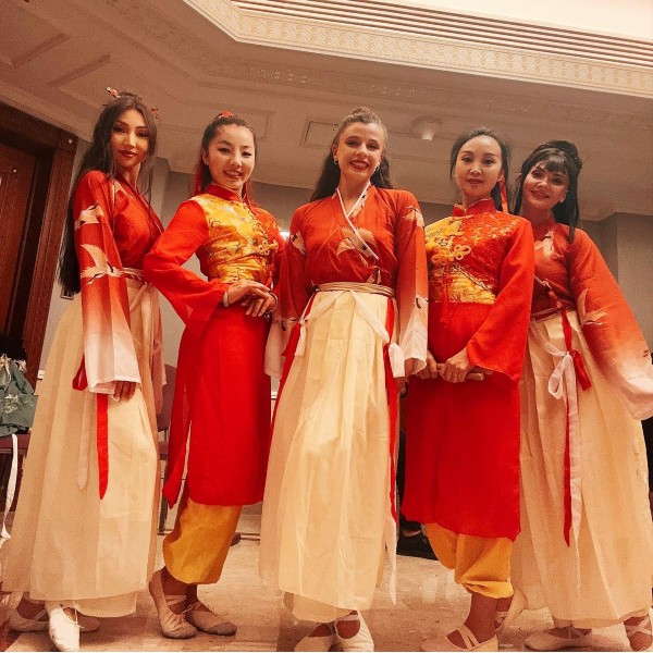 Chinese Fan Veil Dancers