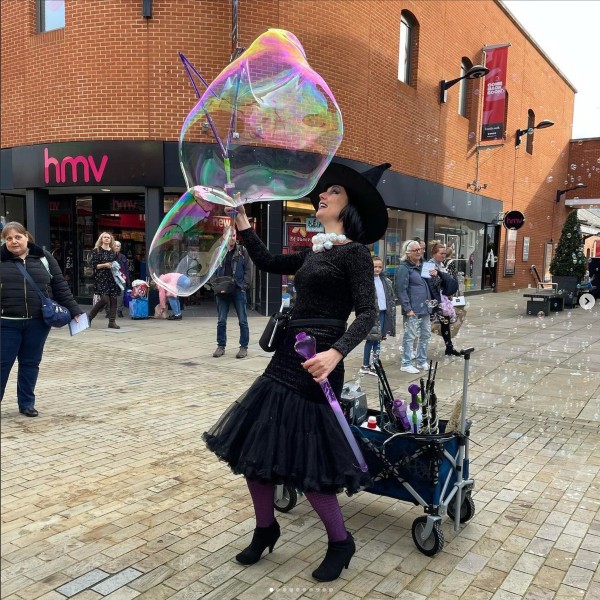 Bubble Performers (Walkabout)