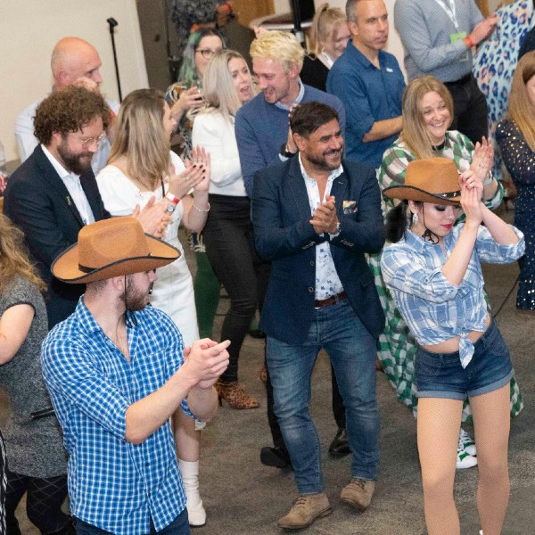 Line Dancers (Wild Westerns) 