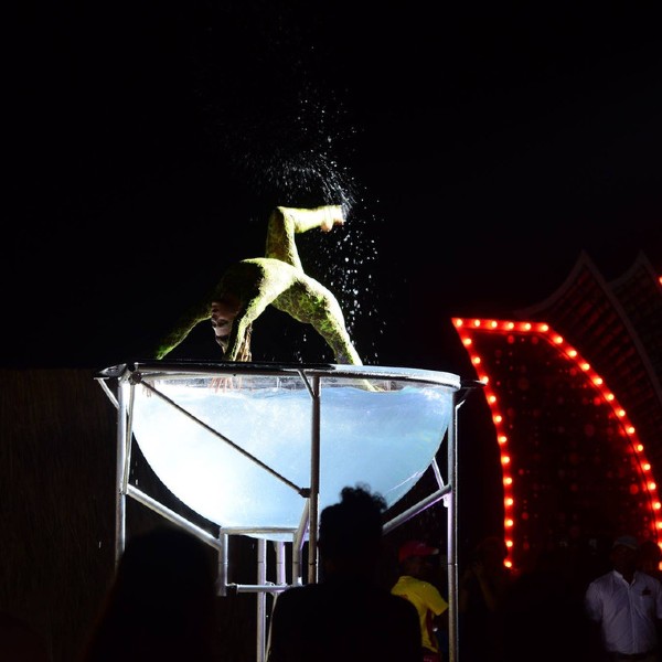 Aqua Contortionist
