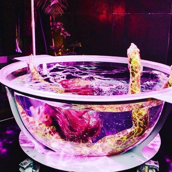 Aqua Contortionist