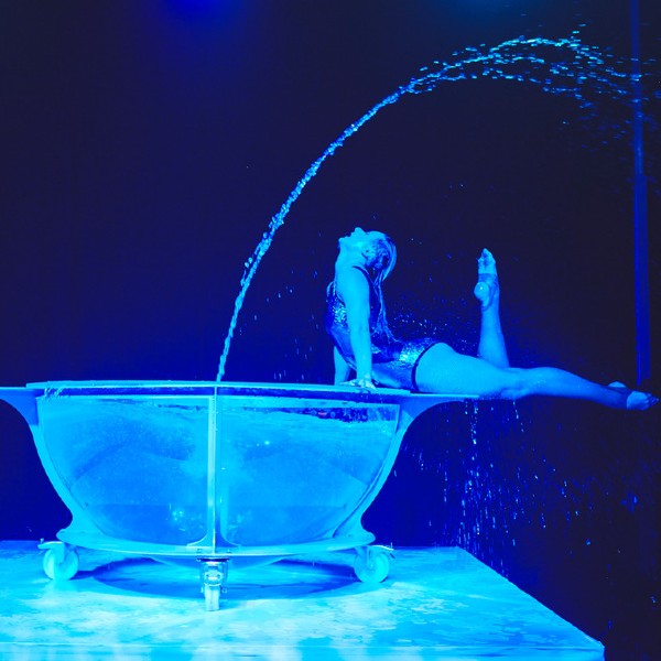 Aqua Contortionist