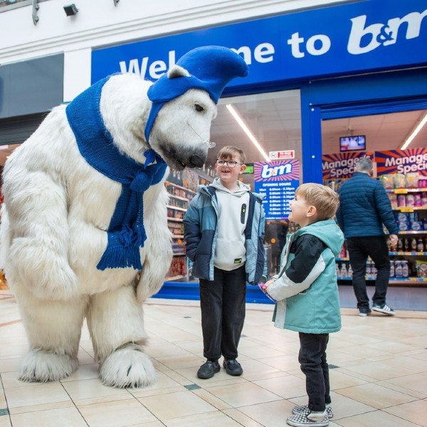 Animatronic Polar Bear Walkabout 