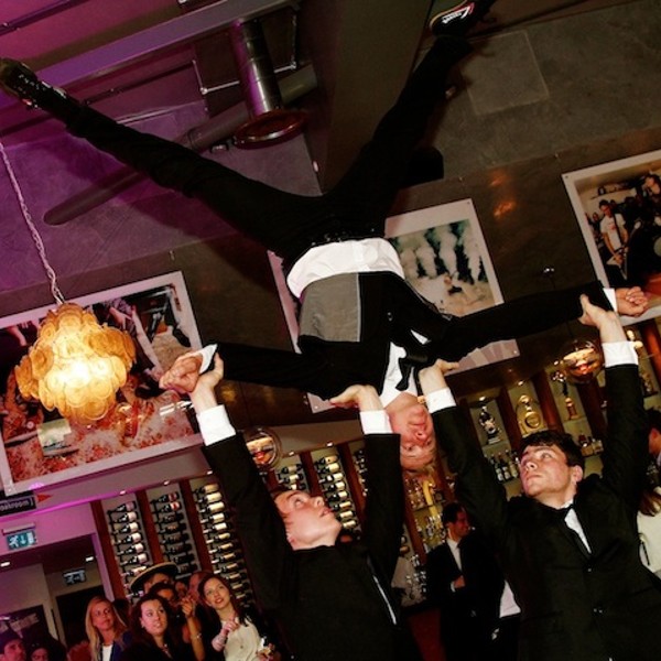 Extreme Acrobatic Troupe 