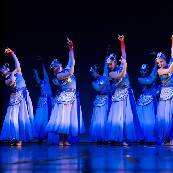 Chinese Dancers 