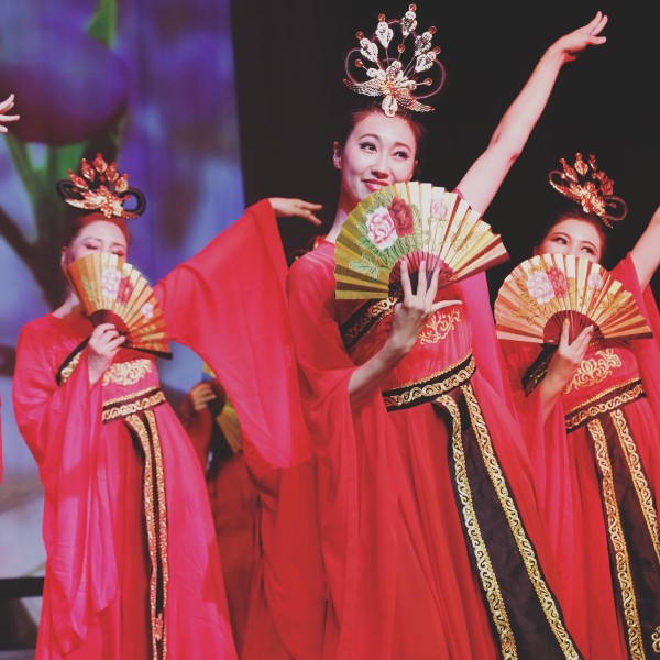 Chinese Dancers 