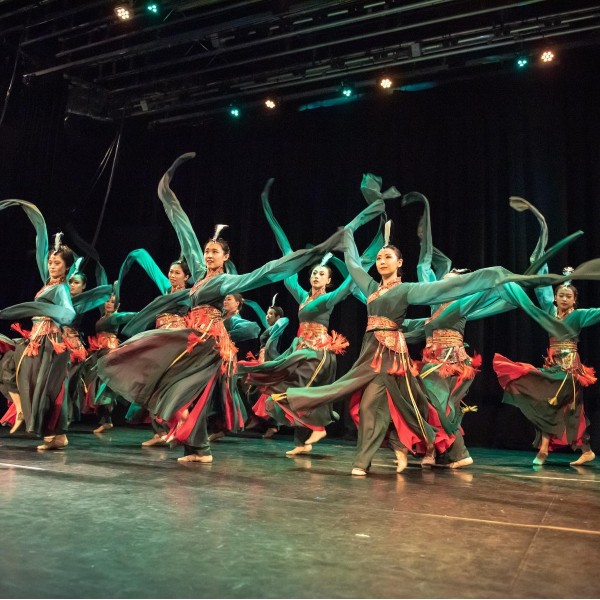 Chinese Dancers 