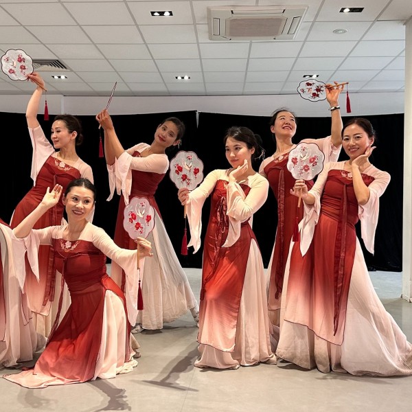 Chinese Dancers 