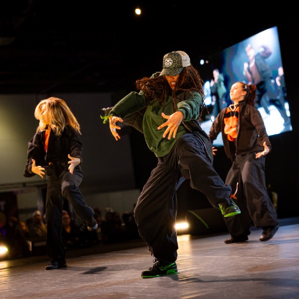 Street and Breakdancers (Breakin Beats)