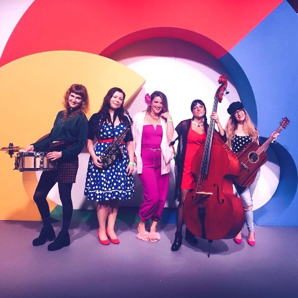 Roaming Band (The Wandering Belles)