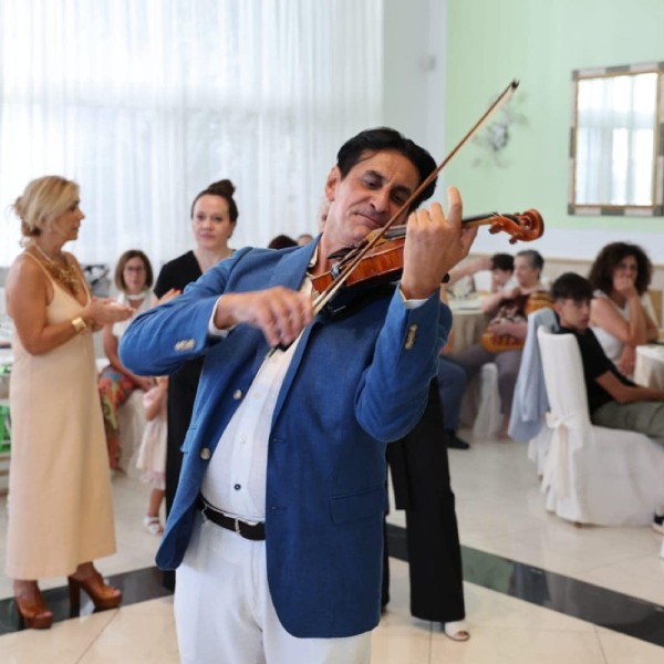 Bollywood Violinist 