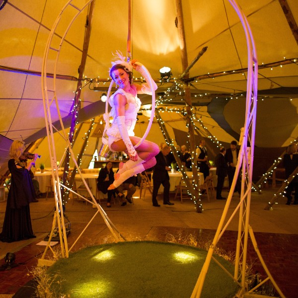 Acrobat & Aerial Entertainment