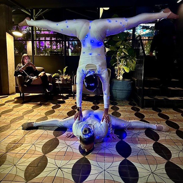 Acrobat & Aerial Entertainment