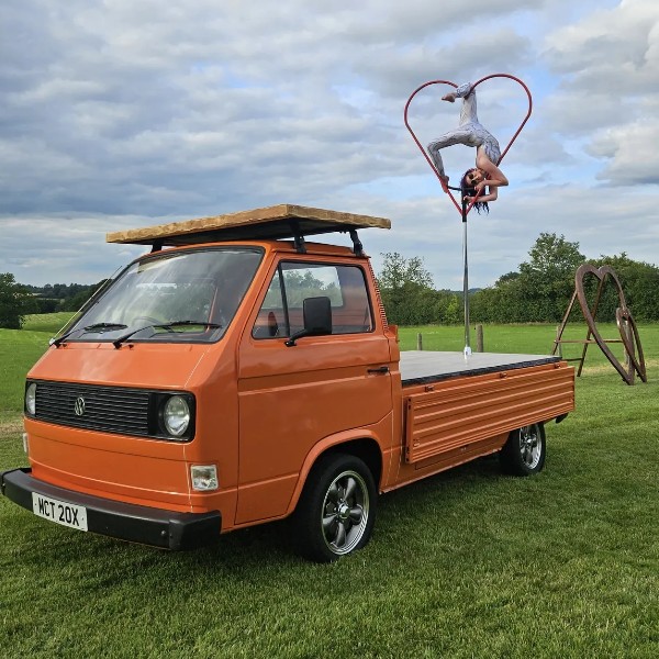 Acrobat & Aerial Entertainment